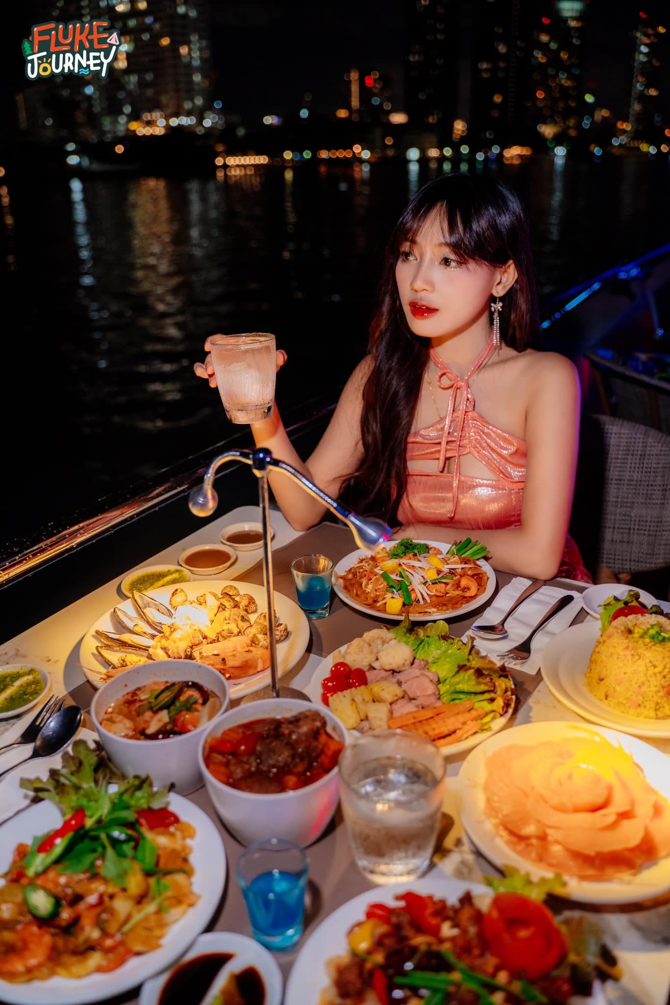 ดื่มด่ำบรรยากาศสุดโรแมนติกริมแม่น้ำ